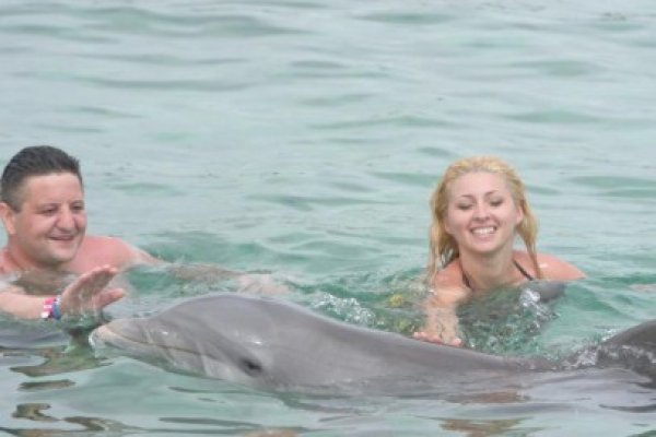 Şeful CERONAV şi vacanţele exotice: la joacă cu delfinii, în Republica Dominicană